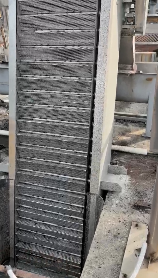 精準截污 智護清澄 | 山東地衛環保網板式格柵清污機，筑牢污水治理第一道防線